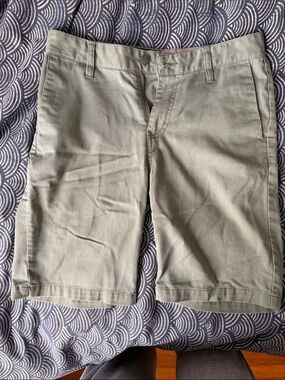 Volcom kids 16 green Chino Flat-Front Shorts